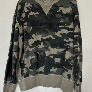 Champion Men's Green Camo Crewneck Sweater